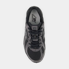740 Grade School Running Shoes (Black)