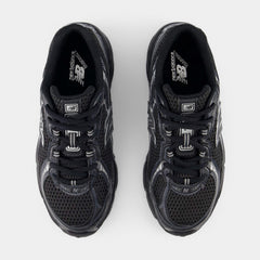740 Grade School Running Shoes (Black/Silver Metallic)