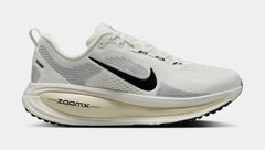 Vomero 18 Womens Running Shoes (Summit White/Coconut Milk/Coconut Milk/Black)
